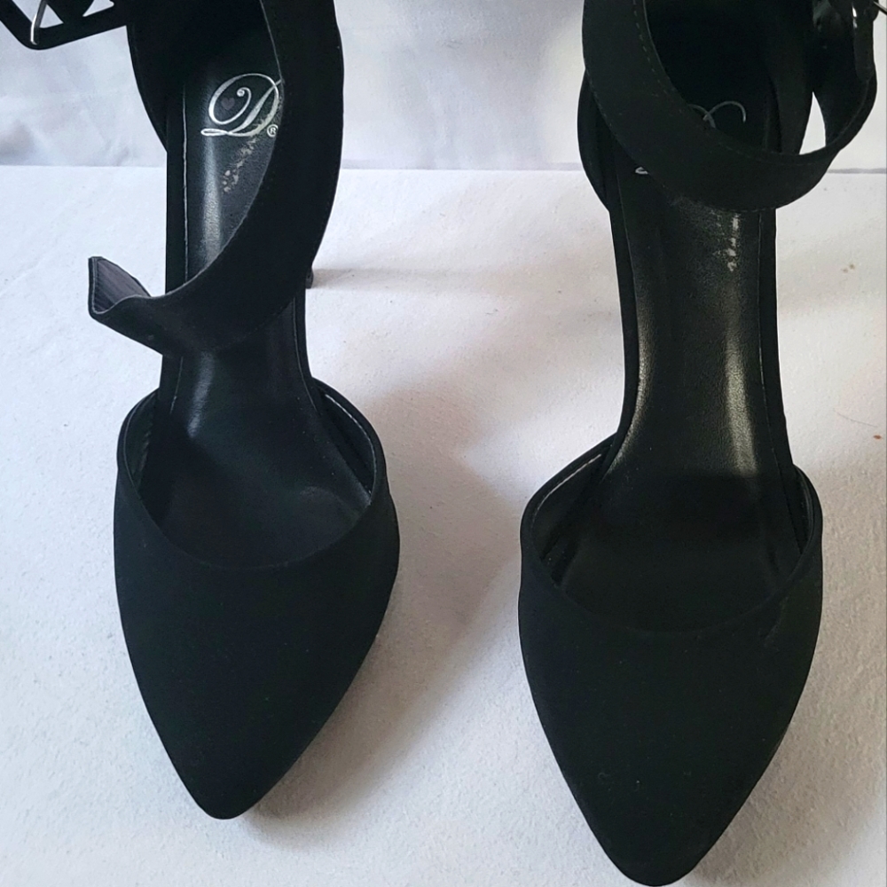 Anklestraps - Picture 3 of 5